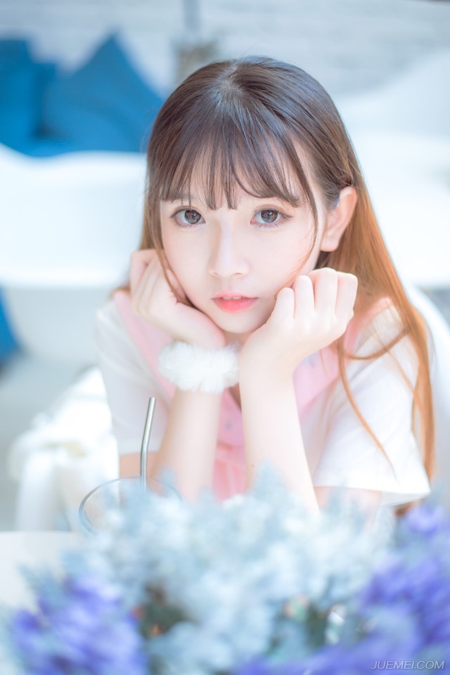 “对了，江东最近可有消息传来？”诸葛亮想了想，抬头看向马良。